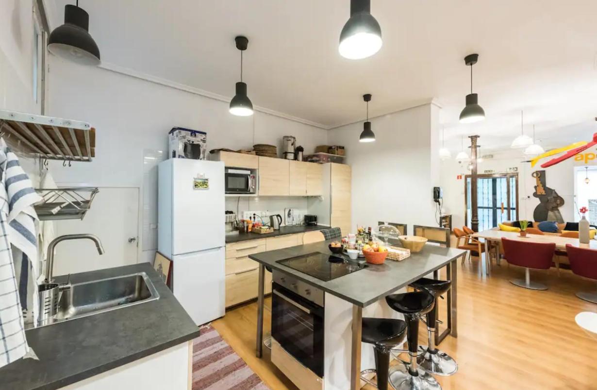 Encomienda Guest House มาดริด ภายนอก รูปภาพ