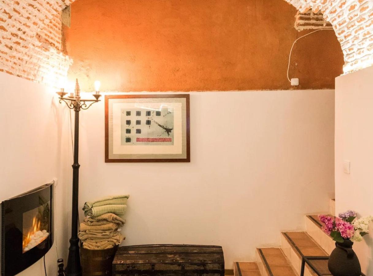 Encomienda Guest House มาดริด ภายนอก รูปภาพ