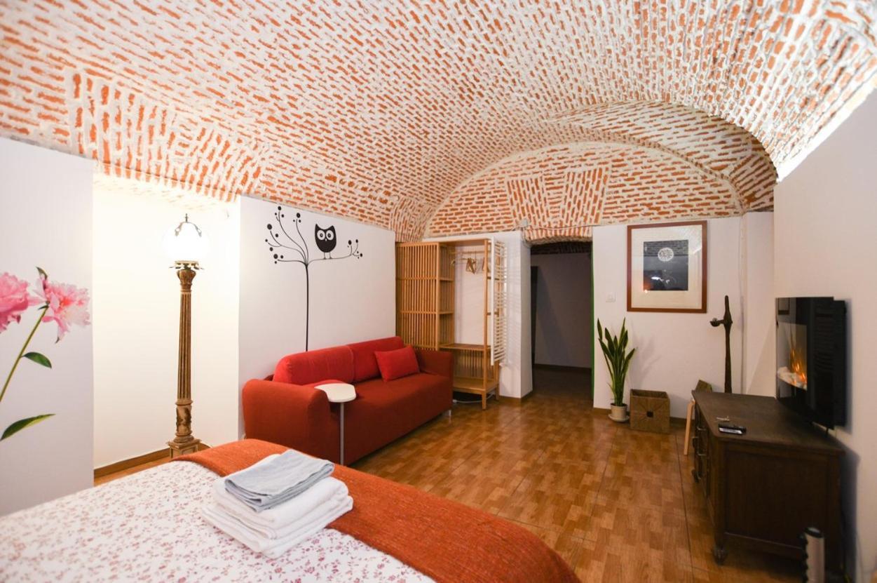 Encomienda Guest House มาดริด ภายนอก รูปภาพ