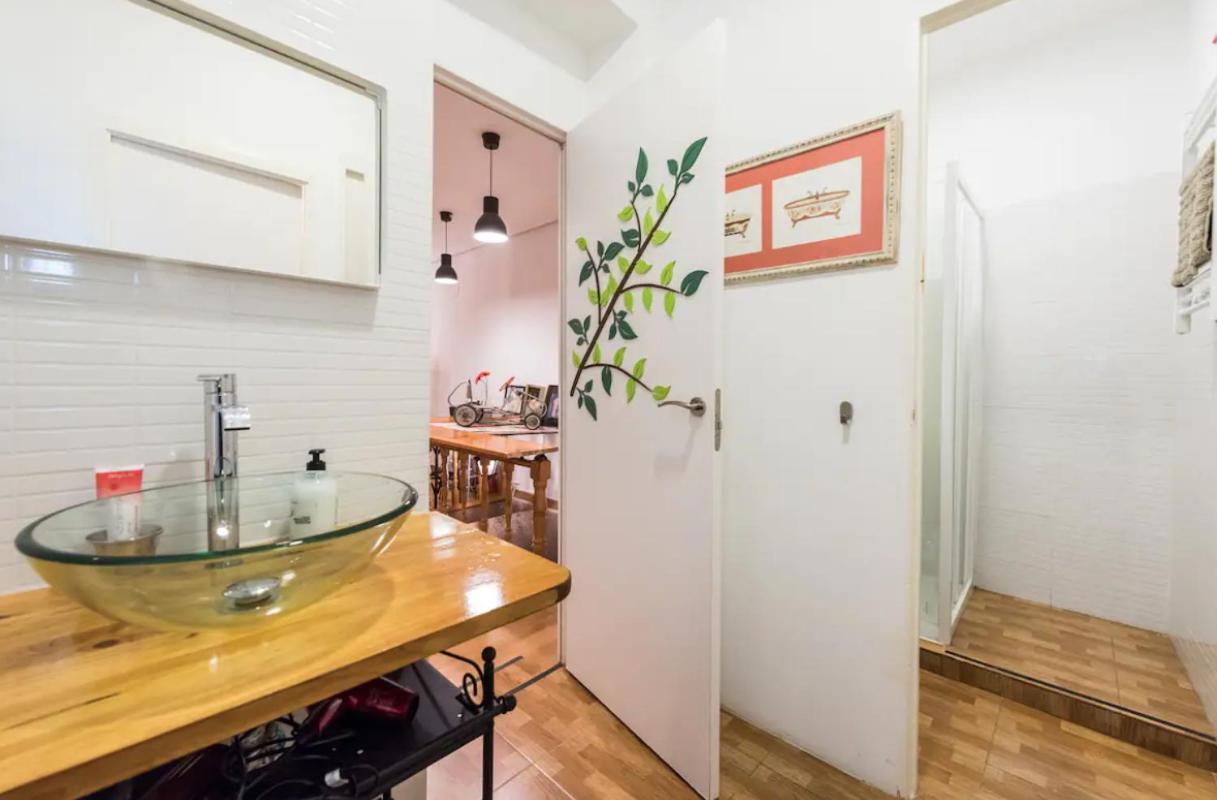 Encomienda Guest House มาดริด ภายนอก รูปภาพ