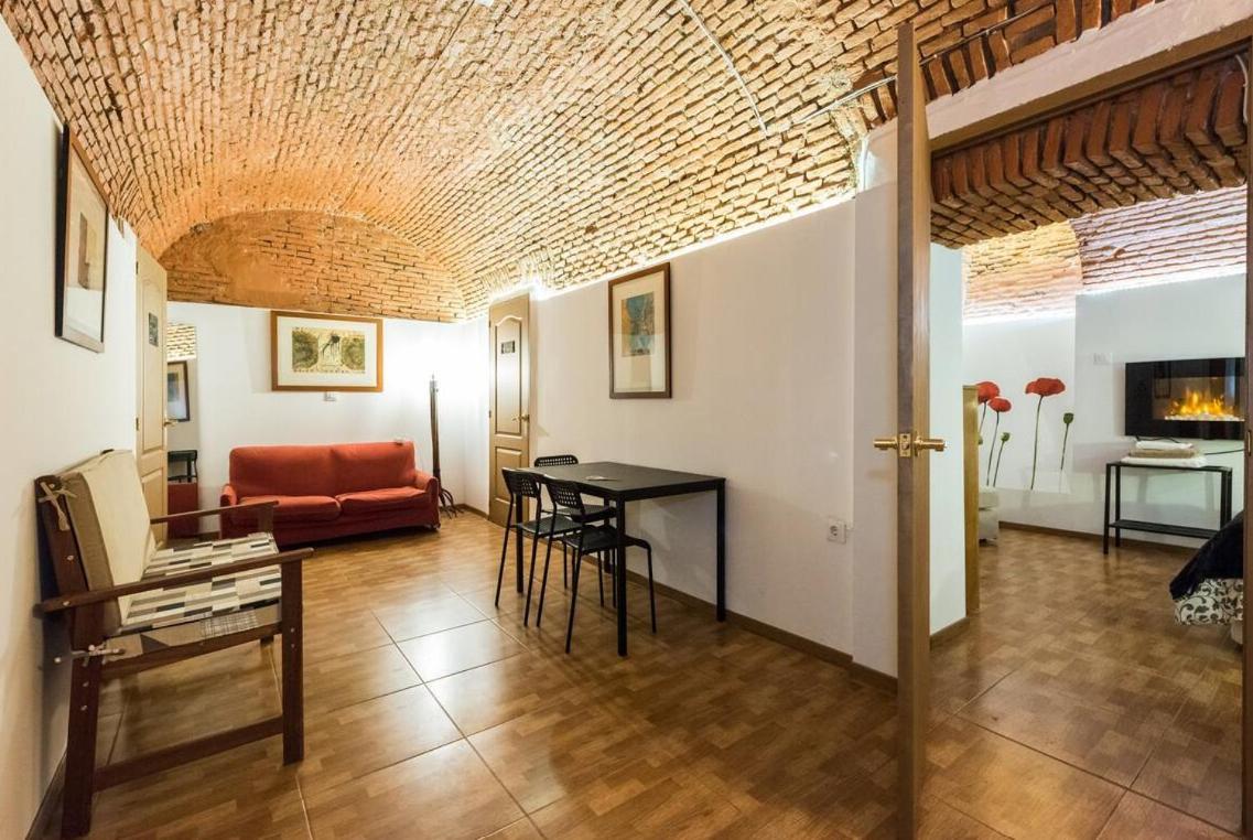 Encomienda Guest House มาดริด ภายนอก รูปภาพ