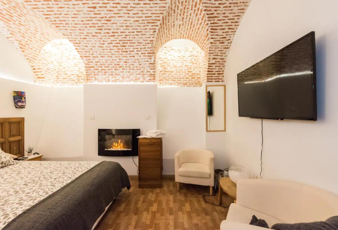 Encomienda Guest House มาดริด ภายนอก รูปภาพ