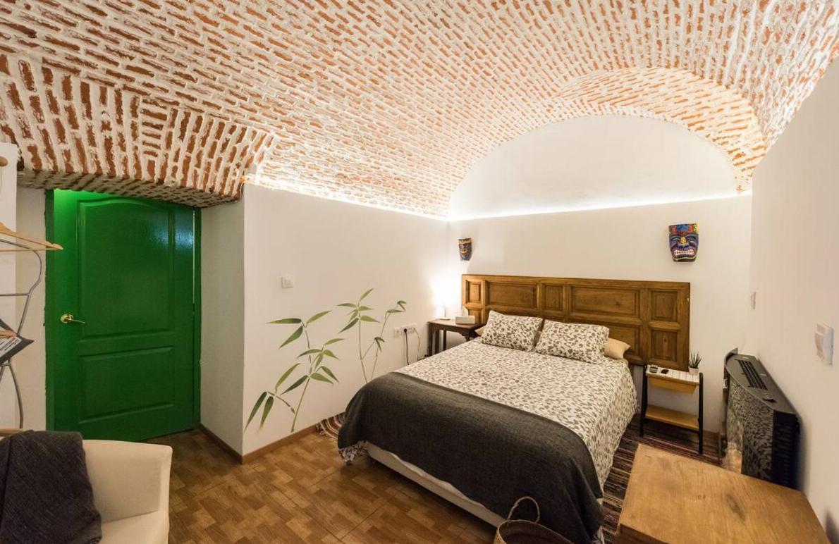 Encomienda Guest House มาดริด ภายนอก รูปภาพ