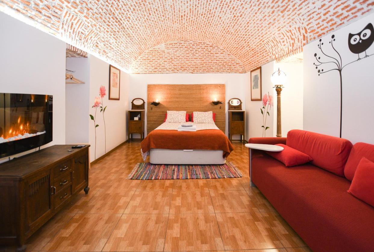 Encomienda Guest House มาดริด ภายนอก รูปภาพ