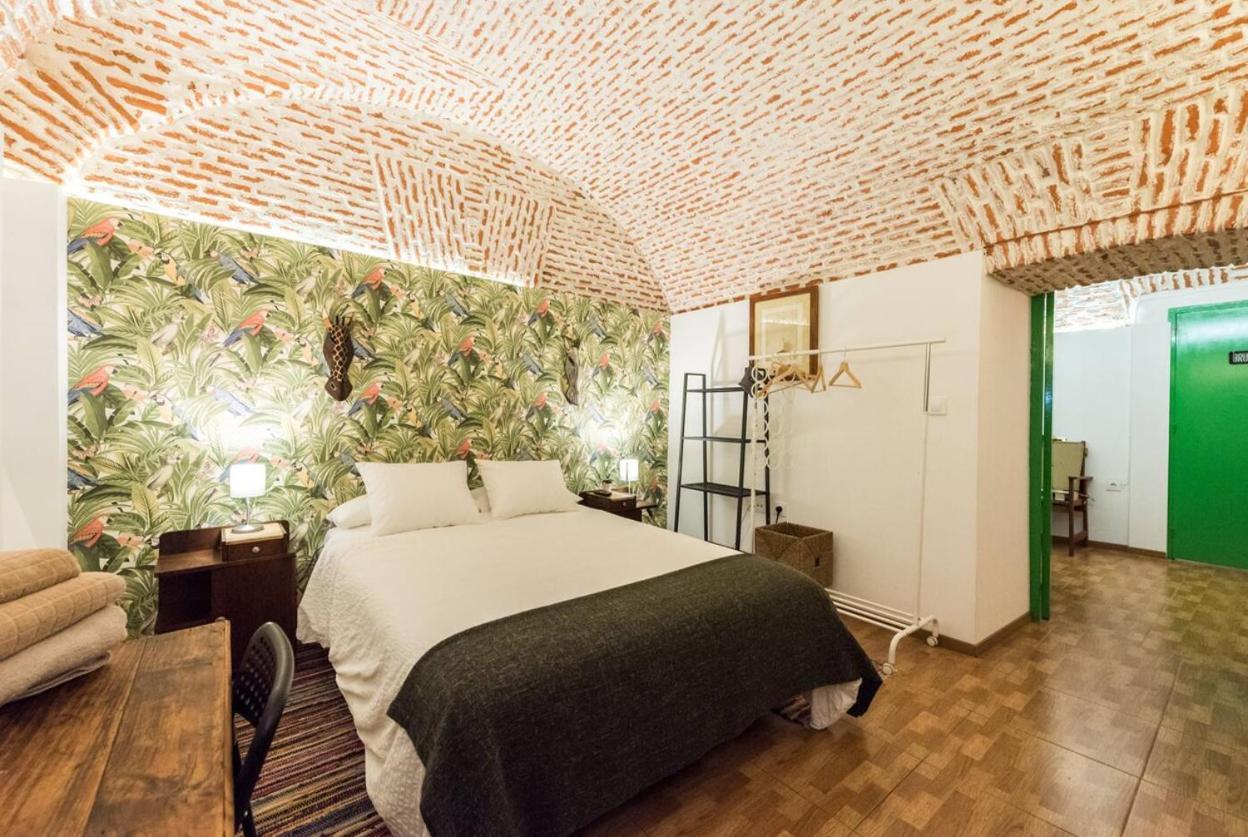 Encomienda Guest House มาดริด ภายนอก รูปภาพ