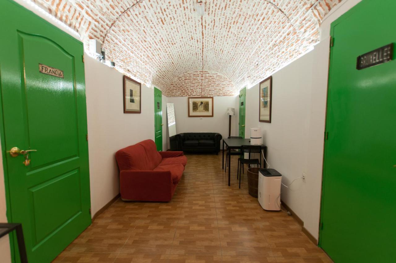 Encomienda Guest House มาดริด ภายนอก รูปภาพ